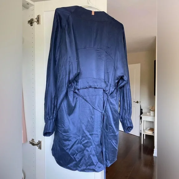 Lunya Washable Silk Robe - Picture 6 of 8